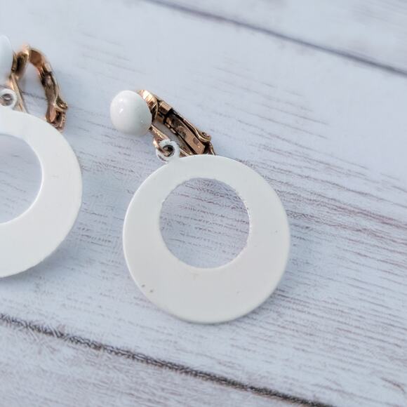 Vintage Clip On Earrings Retro Off White Circle Dangle - Some Paint Chips - Picture 5 of 8